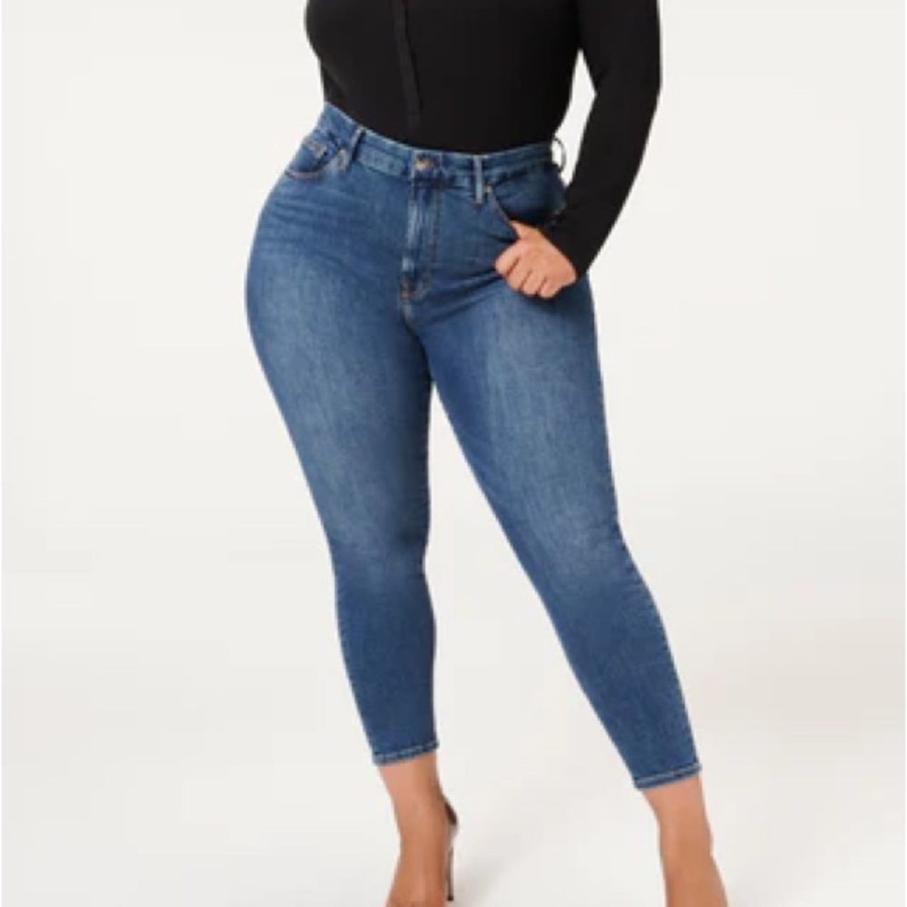 Brand NEW good American straight leg jeans with booty V size 6